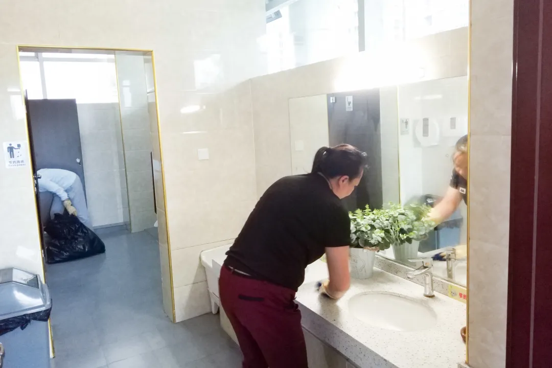 成都市双流区特殊教育学校开展爱国卫生运动