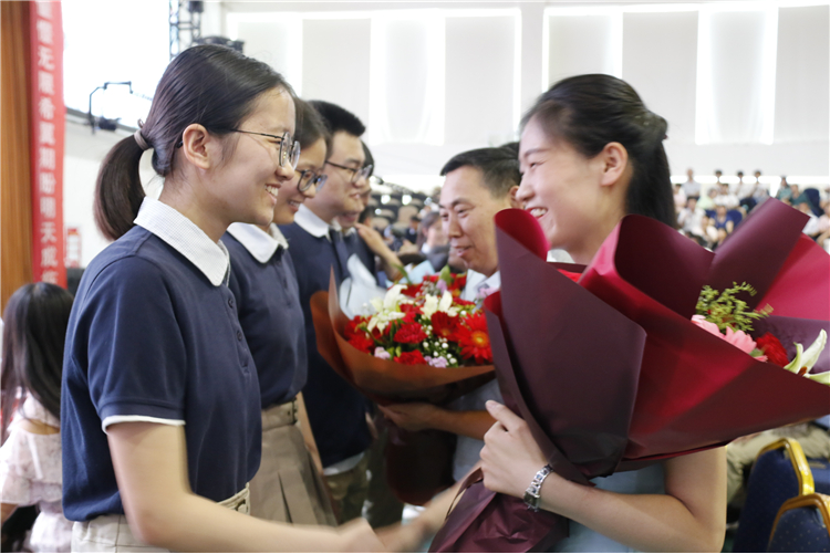 有人提议取消“教师节”，获得老师一致赞同，