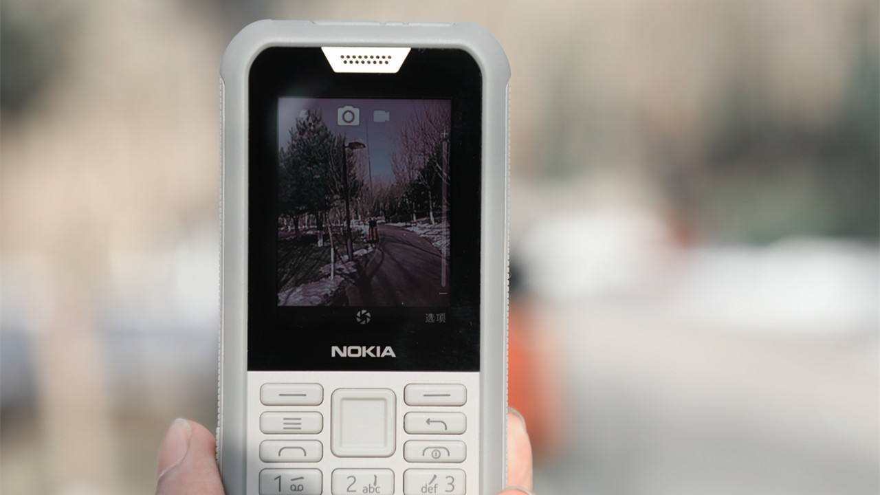 Nokia800测评：硬汉子品牌形象，忽视极端自然环境的三防手机