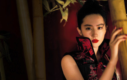 花木兰幕后花絮曝光，笑点满满，刘亦菲上演“女神疑惑”
