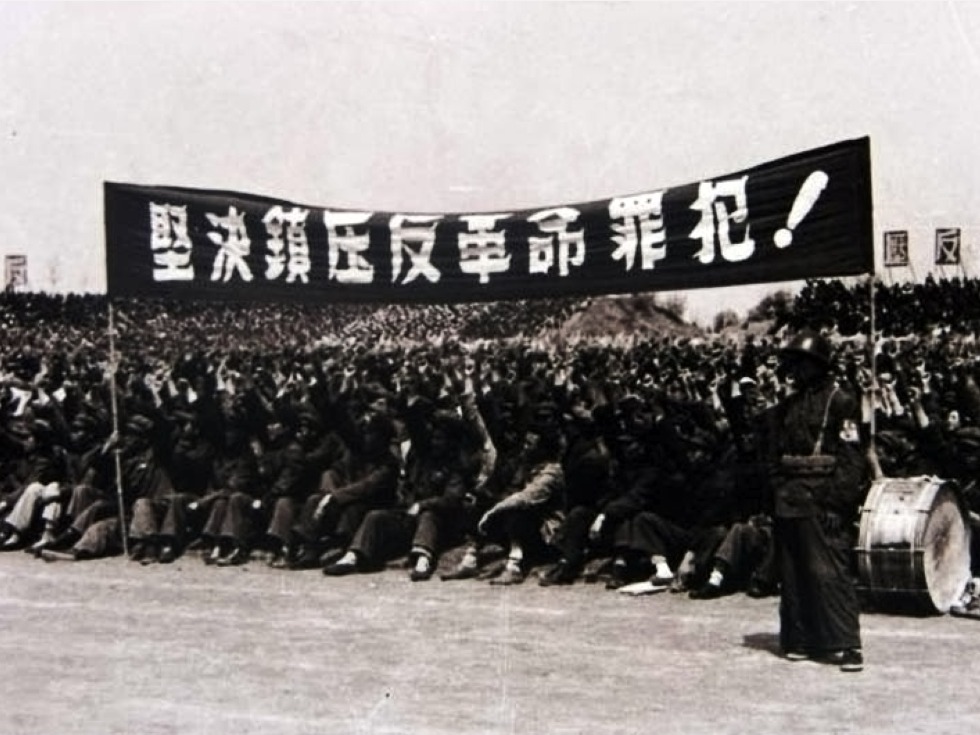 1949年，毛泽民遗骨在新疆乱坟岗被找到，公安巧施妙计让凶手伏法