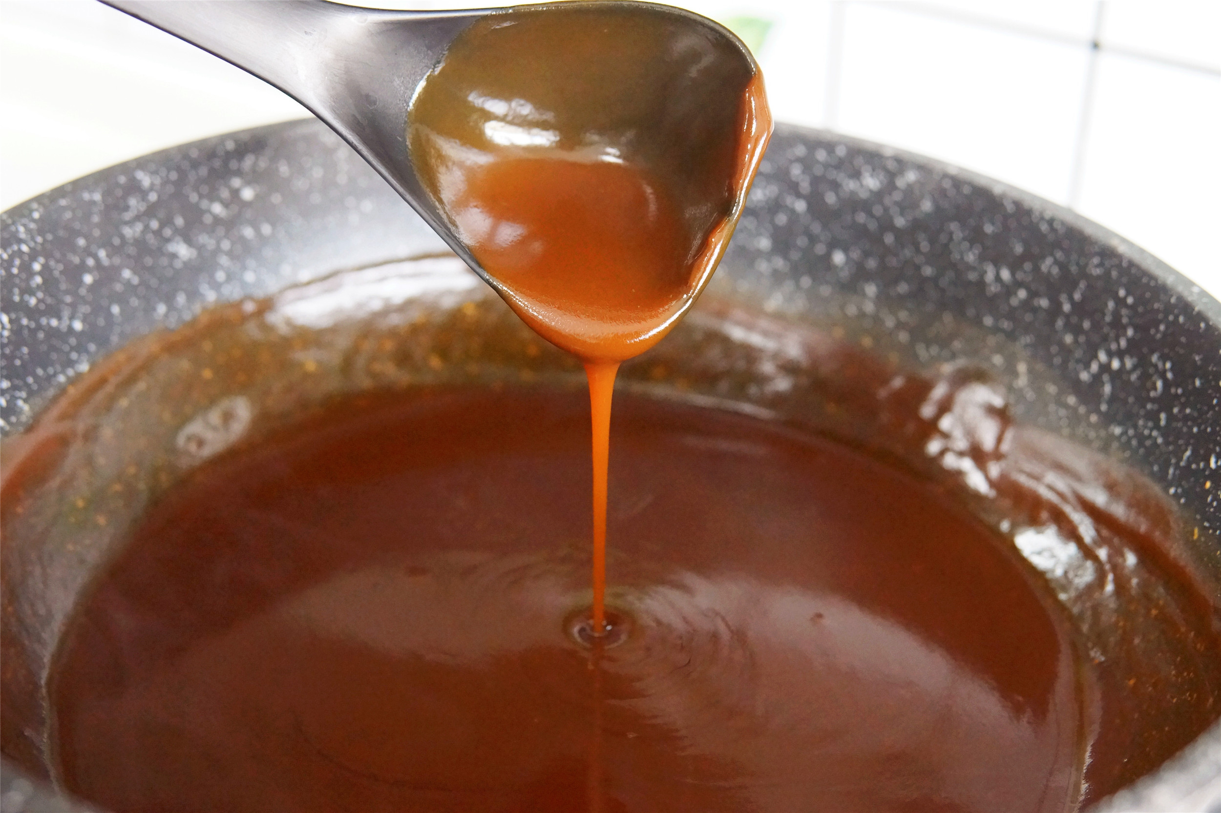 黄豆酱番茄酱靠边站，这酱2块钱做一碗，吃烤鸭离不开，蘸啥都香