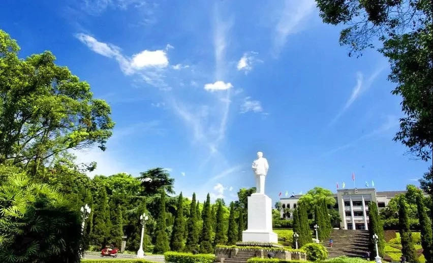 来重庆上大学贵吗？不同专业差异极大，对比北上广也有优势