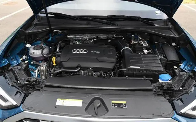 颜值真高！奥迪Q3轿跑到店，标配2.0T，25万起你会