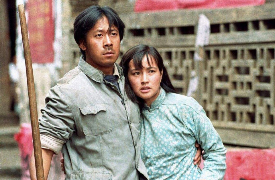 刘晓庆办书法展！65岁的年纪40岁的脸，戴超大翡