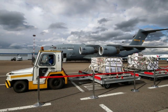 有何企图？一架美军大运直飞莫斯科，俄罗斯人看后夹道欢迎