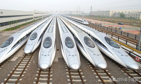 美国姑娘：看不懂中国人，高铁每年亏损3000亿却