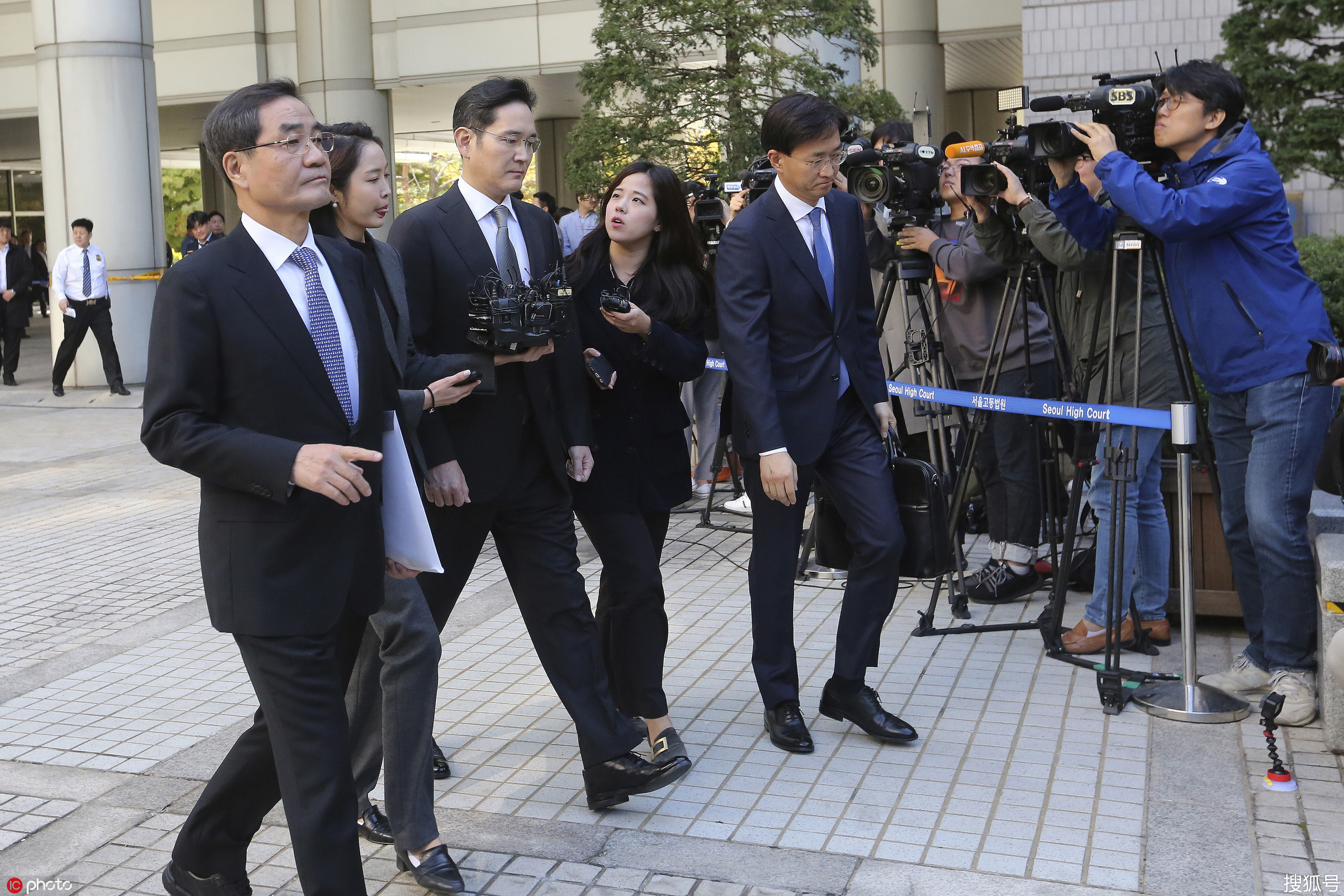 韩国打响反美第一枪，60多个国家力挺，韩国咋硬起来了？