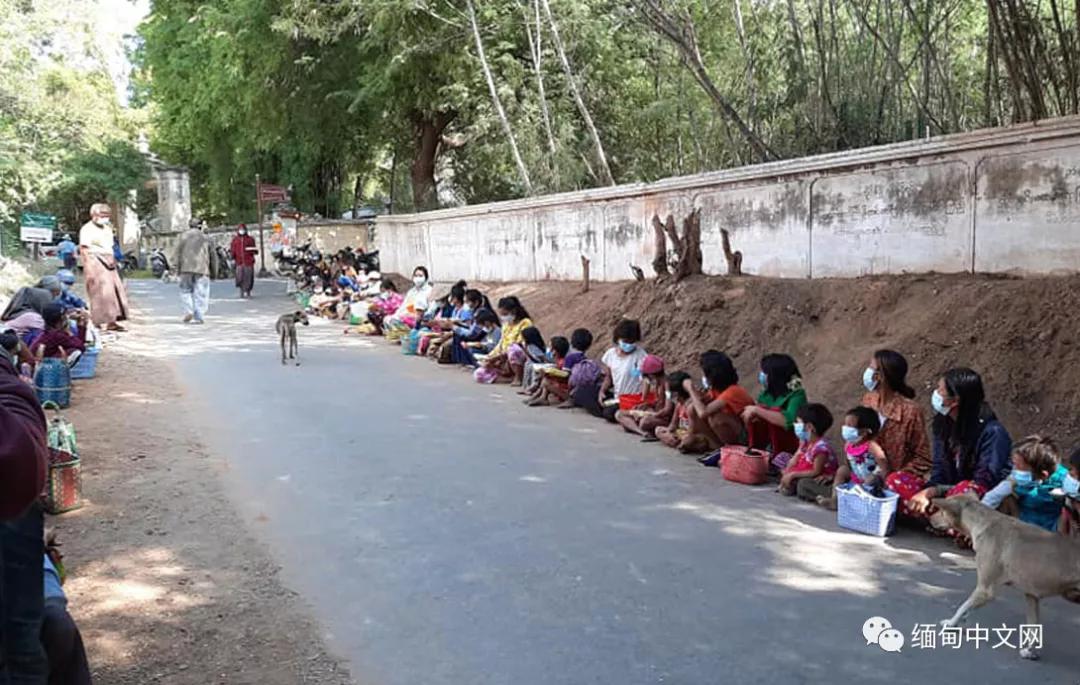 太慘了！ 緬甸上百人排隊乞討！ 沒辦法只能吃別人的剩飯剩菜