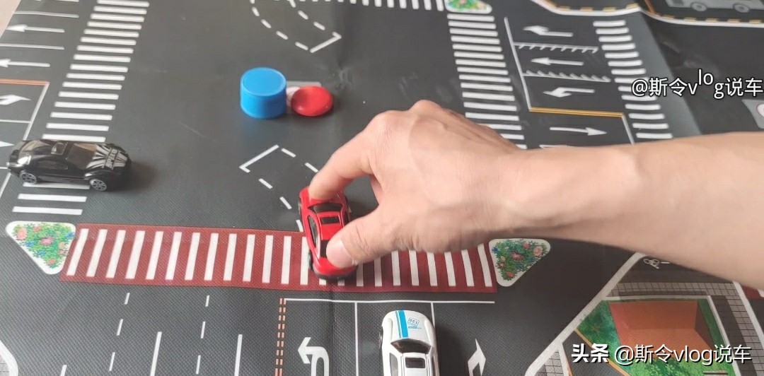 How to get to the turning area when turning left? Many drivers don't