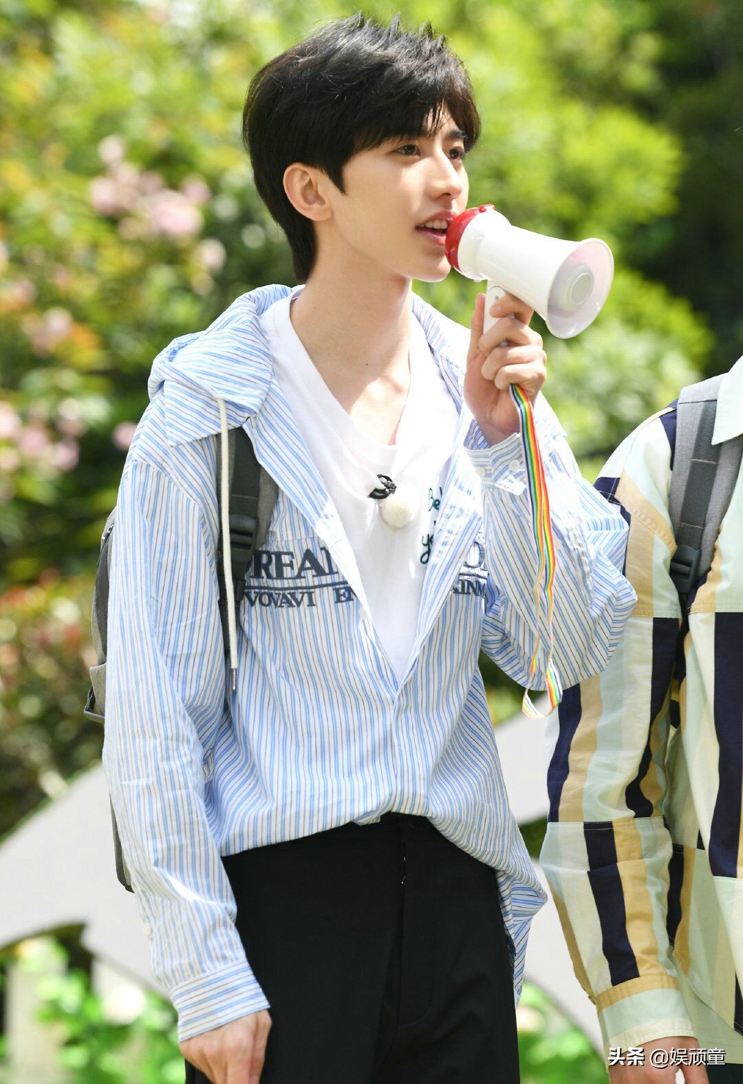 别人都叫“沙溢哥”，只有蔡徐坤例外，听到他