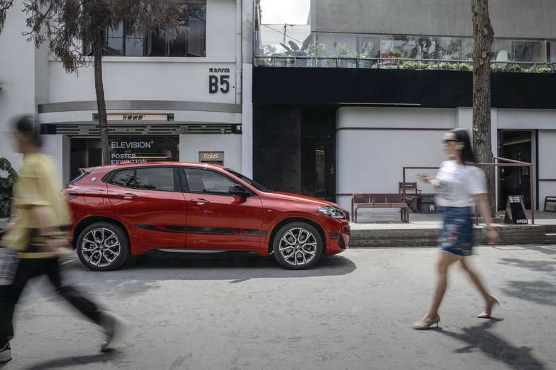 创新BMW X2曜夜版/锋芒版体验季邂逅蓉城万千型色