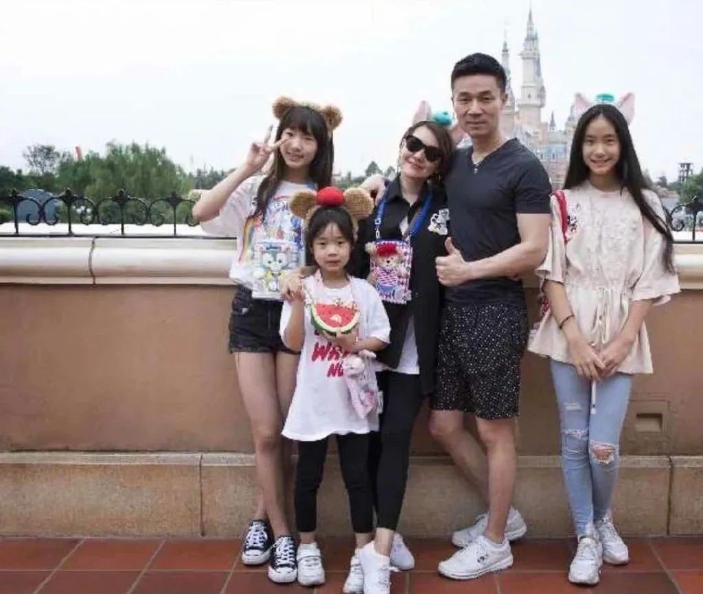 小S三個女兒的顏值：老大清冷寡淡，老二文靜柔美，老三還沒長開
