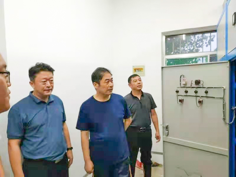 济南新材料产业园区管委会主任韩利师检查防汛值班值守工作