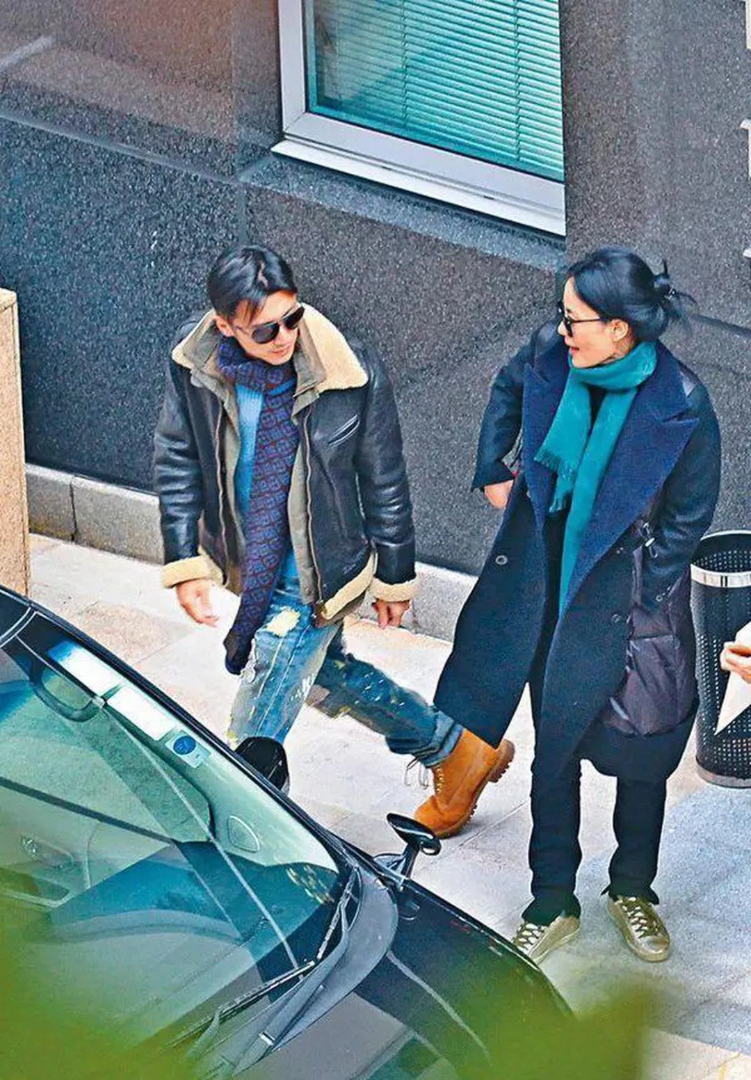 两个中年人牵个手，整个娱乐圈抖了抖