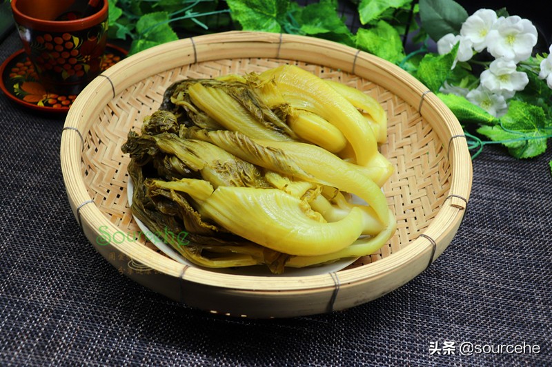 廣東用芥菜醃酸菜，掌握3個技巧，5天酸脆爽口，能儲存一年不壞