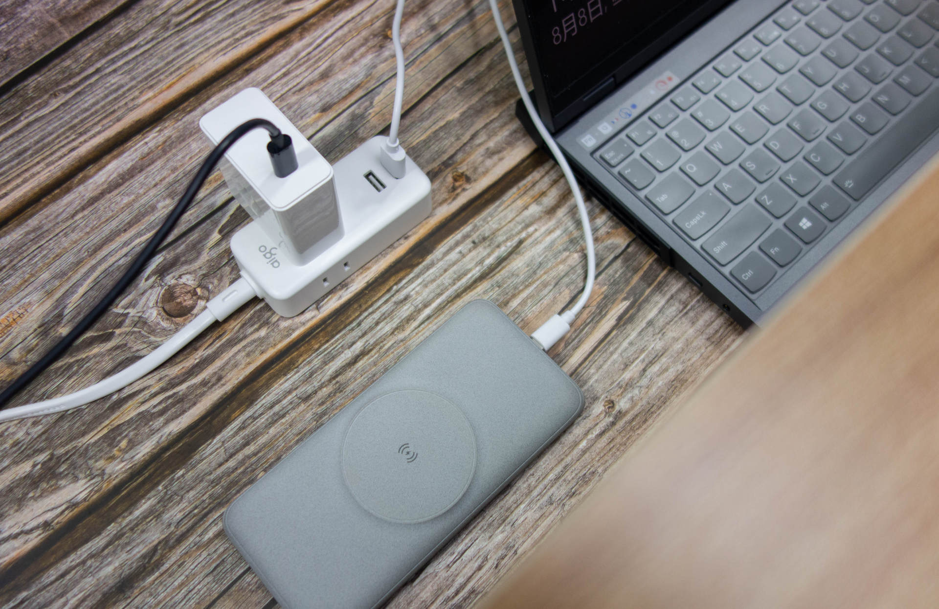 出差好帮手：aigo“旅行版”迷你延长线插座体验