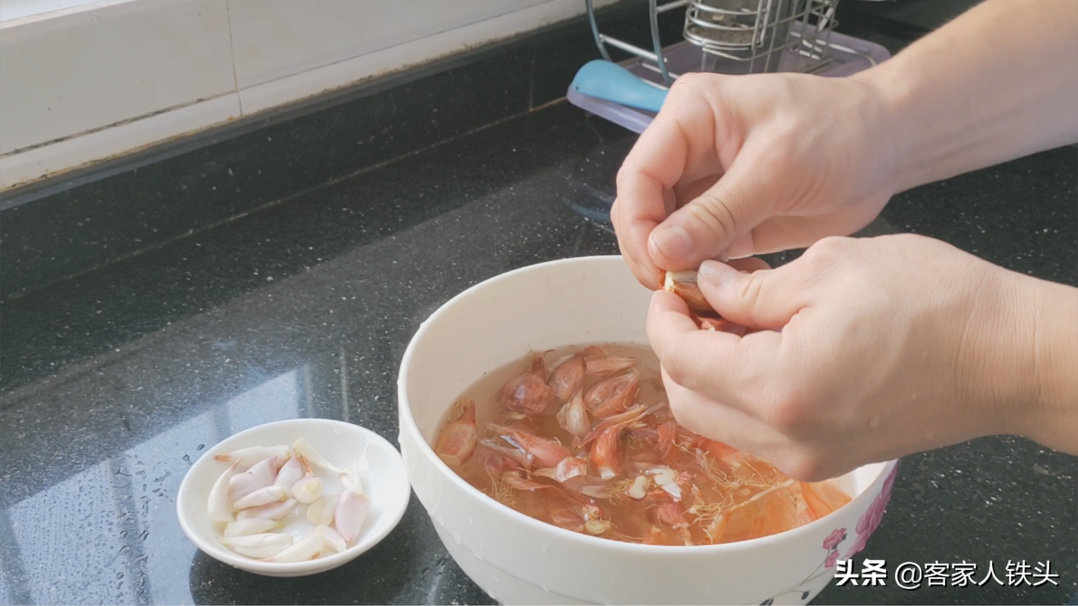 秋冬季客家人爱这样吃鸡，一只鸡一碗汤，甘香肉滑，营养好吃温补