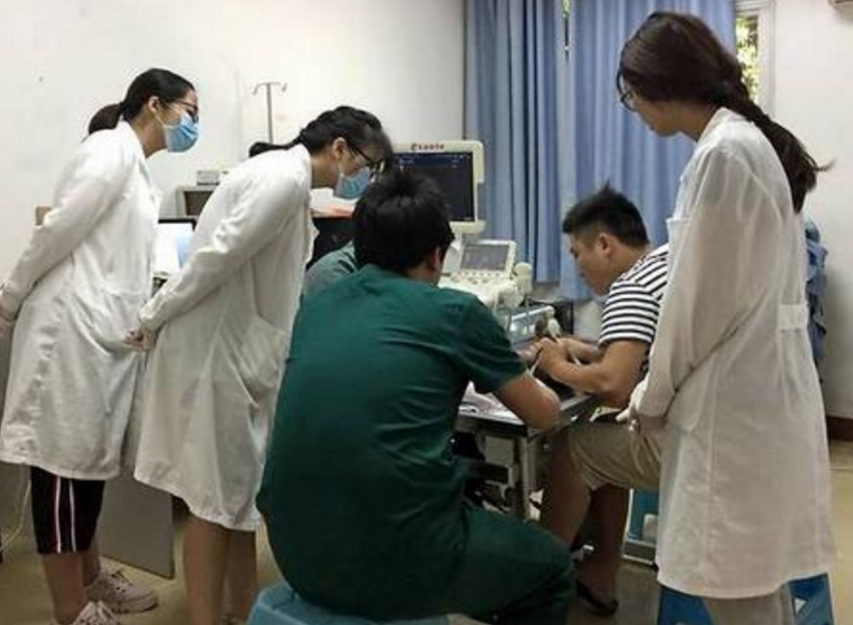 “医生”VS“教师”，一个涨薪获大力支持，一个涨薪争议满满