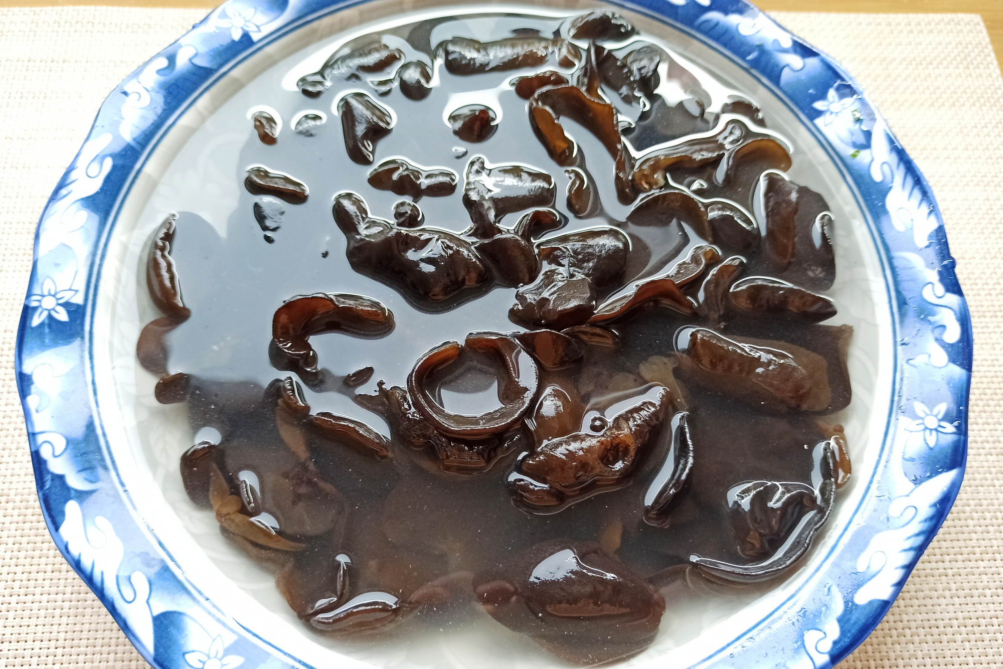 Soaked fungus is stored in the refrigerator, will it be toxic if eaten