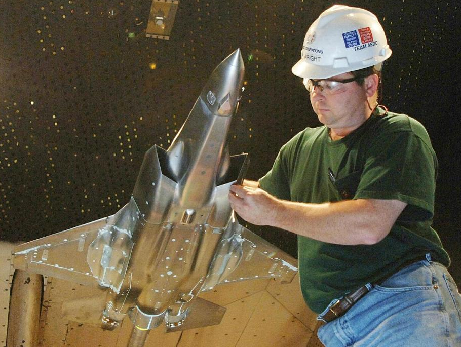 美军六代机方案走火入魔，遭到专家猛烈抨击：