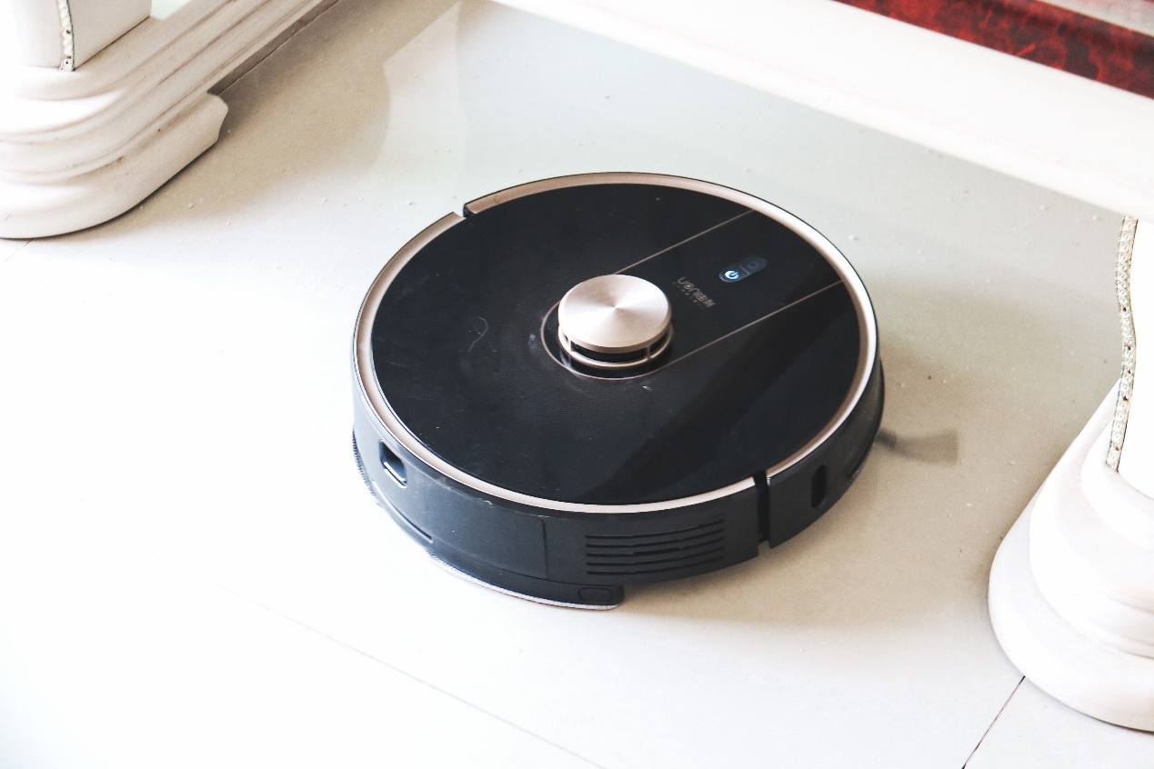 这个假期有规划：自动集尘更方便，由利V980 PLUS体验