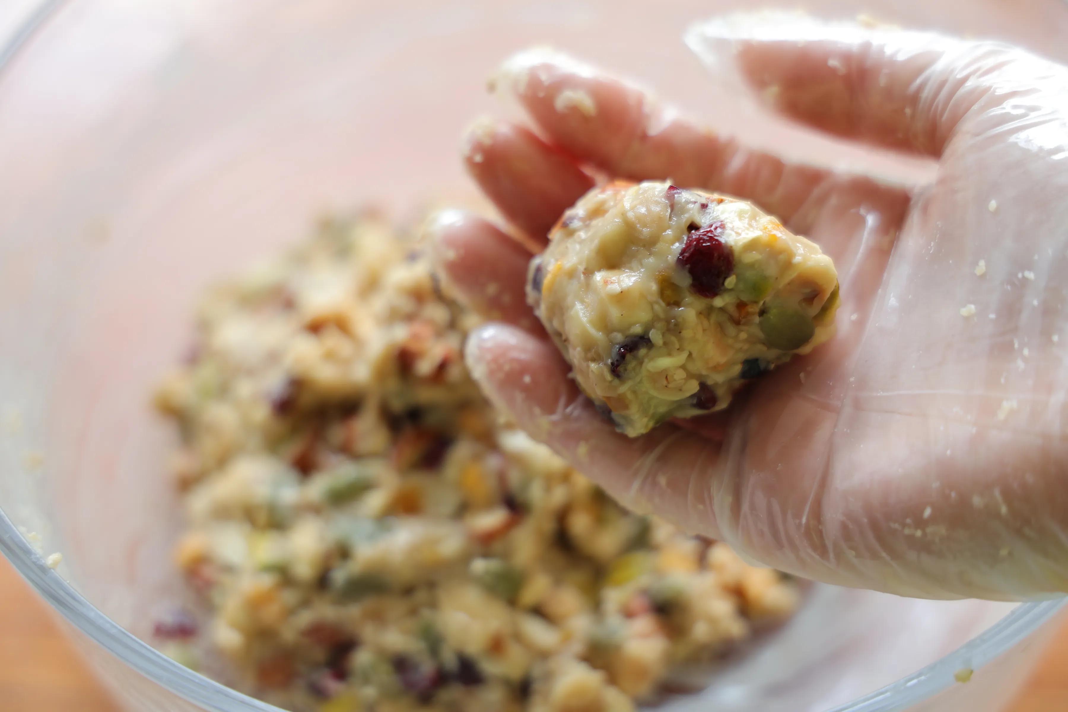 火爆全网的花生月饼，搭配豪华的五仁馅料，吃一口就停不下来