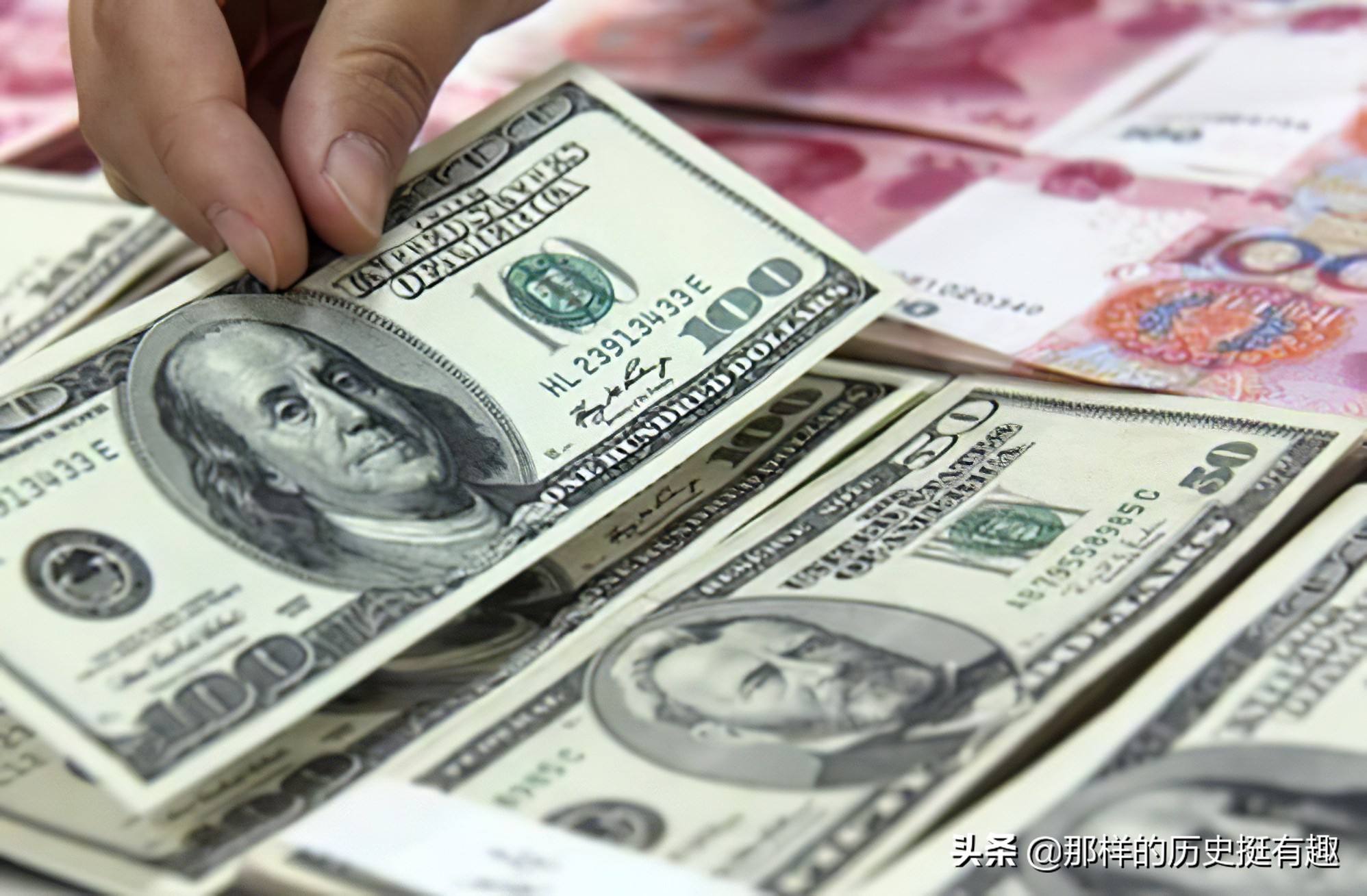 美国斥1.34万亿美元购买我国商品，转移财政危机，我国会中招吗？