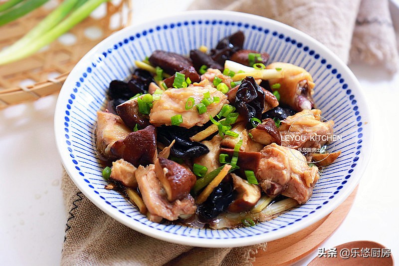 鸡腿儿的4种吃法，不用炒，不用闻油烟，天热吃肉的好方法