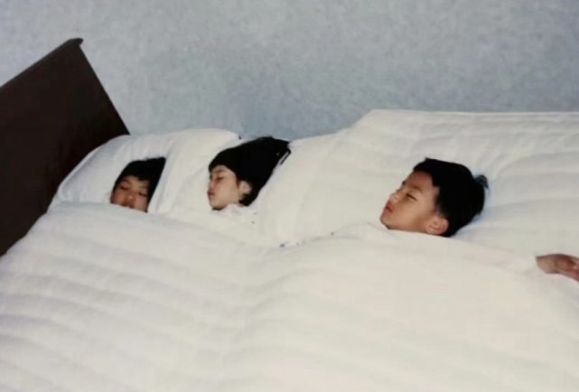 鄭嘉穎幼子正面曝光，帥氣得驚艷，沒有遺傳媽媽跟舅舅的印度長相