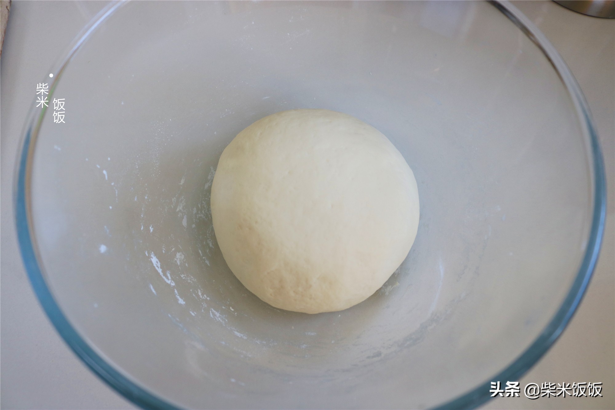 夏季蒸包子，這個餡的要試試，比韭菜更鮮美，個個飽滿不塌陷