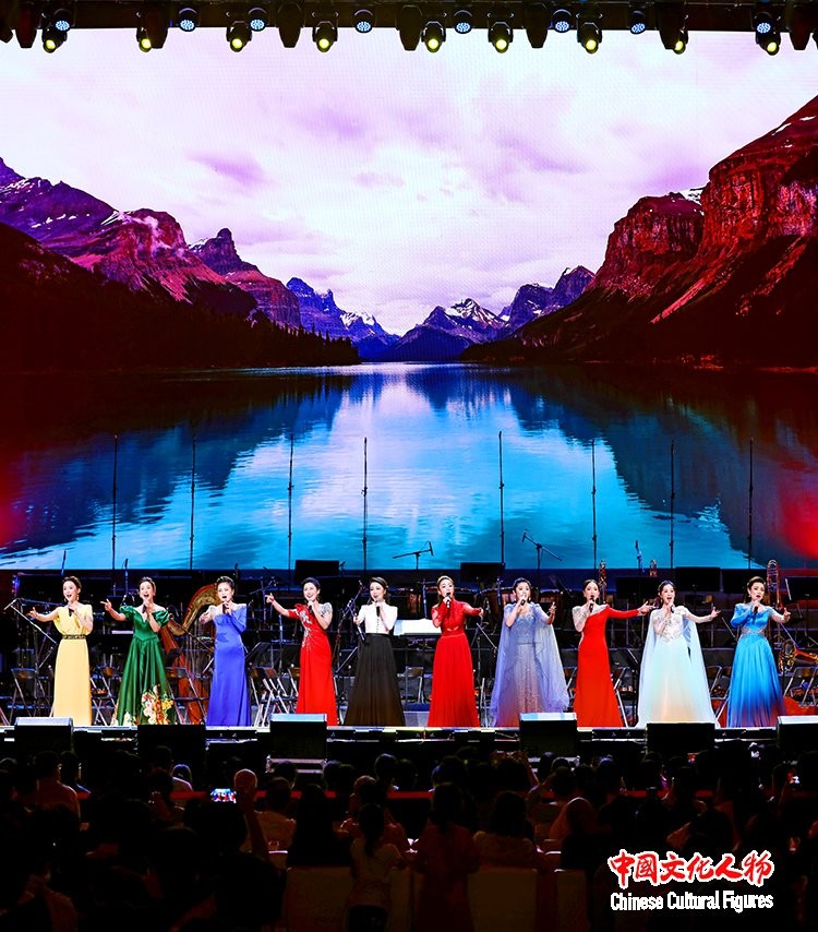 郁钧剑从艺五十<font color=red>周年</font>回乡演唱会70位歌唱家倾情演绎民族经典