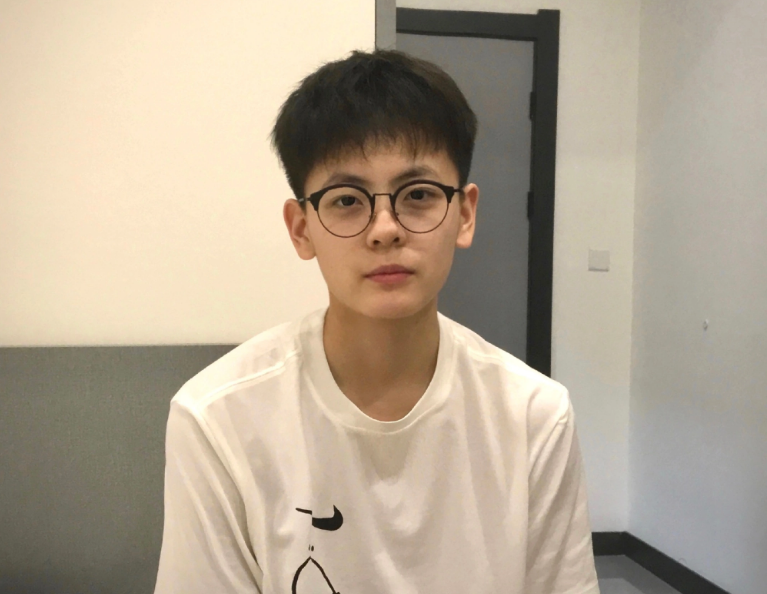 女籃楊舒予爆火，短髮帥、長髮美，北體學生簡直就是“人間扳手”