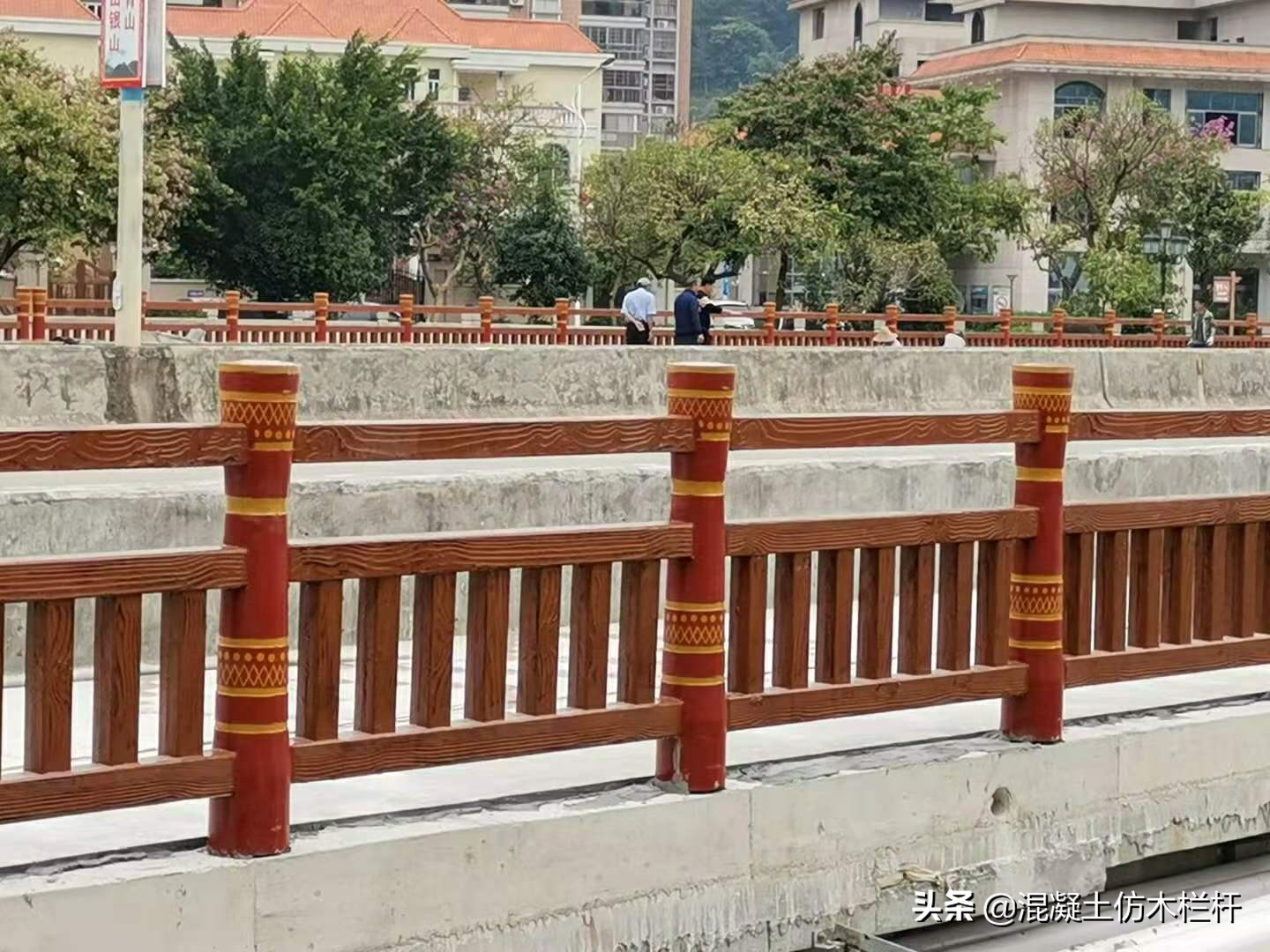 鸿文园林：仿木护栏专家，为您提供户外景观一站式解决方案