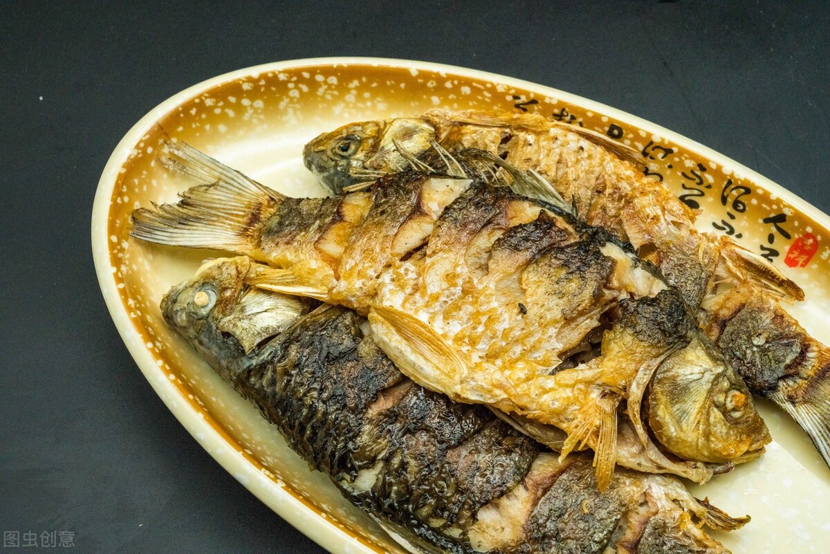 When frying fish, why do you always break the skin and stick to the pan ...