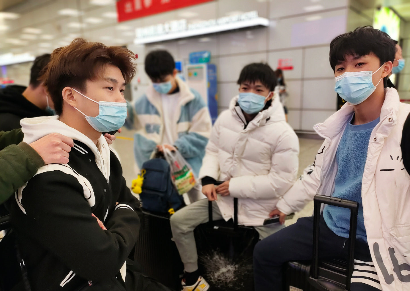 LGD is old hapless egg, 3 encounter DYG! Spring, autumn it is you, how is wintry coronal still you? 