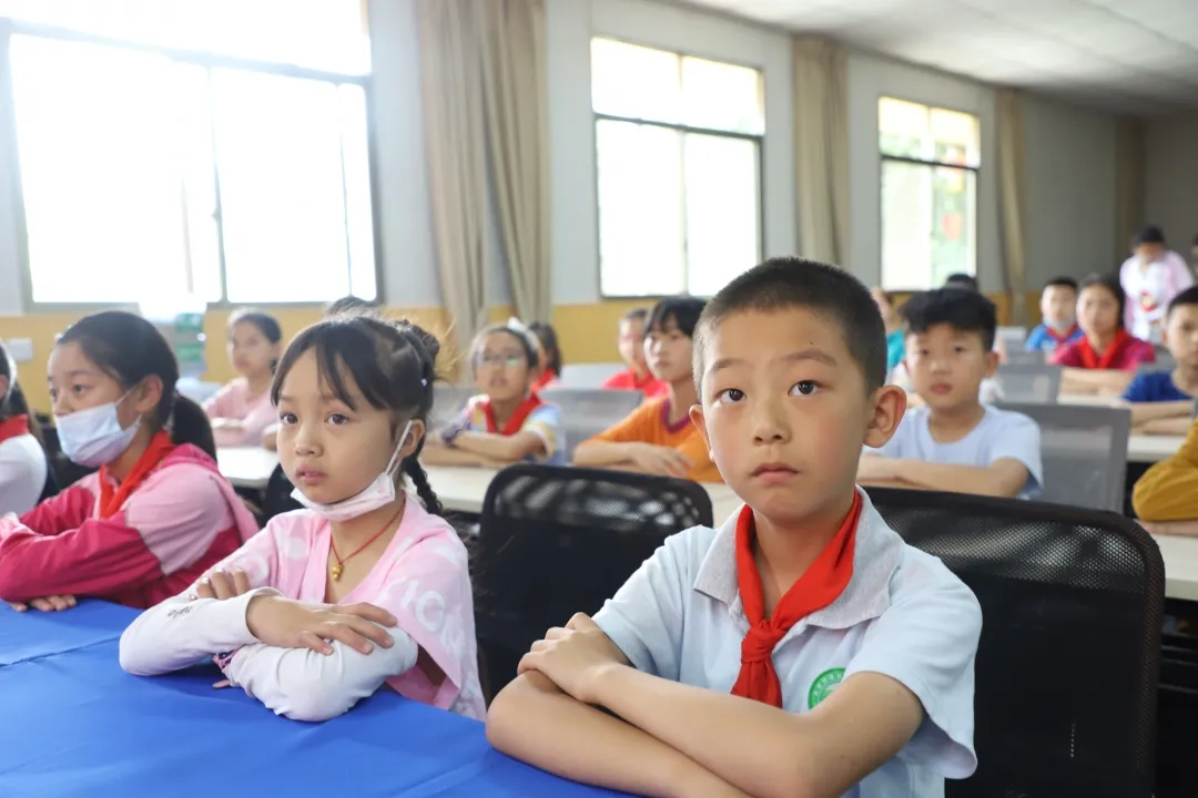 争做优秀学生干部——煎茶小学校长进课堂
