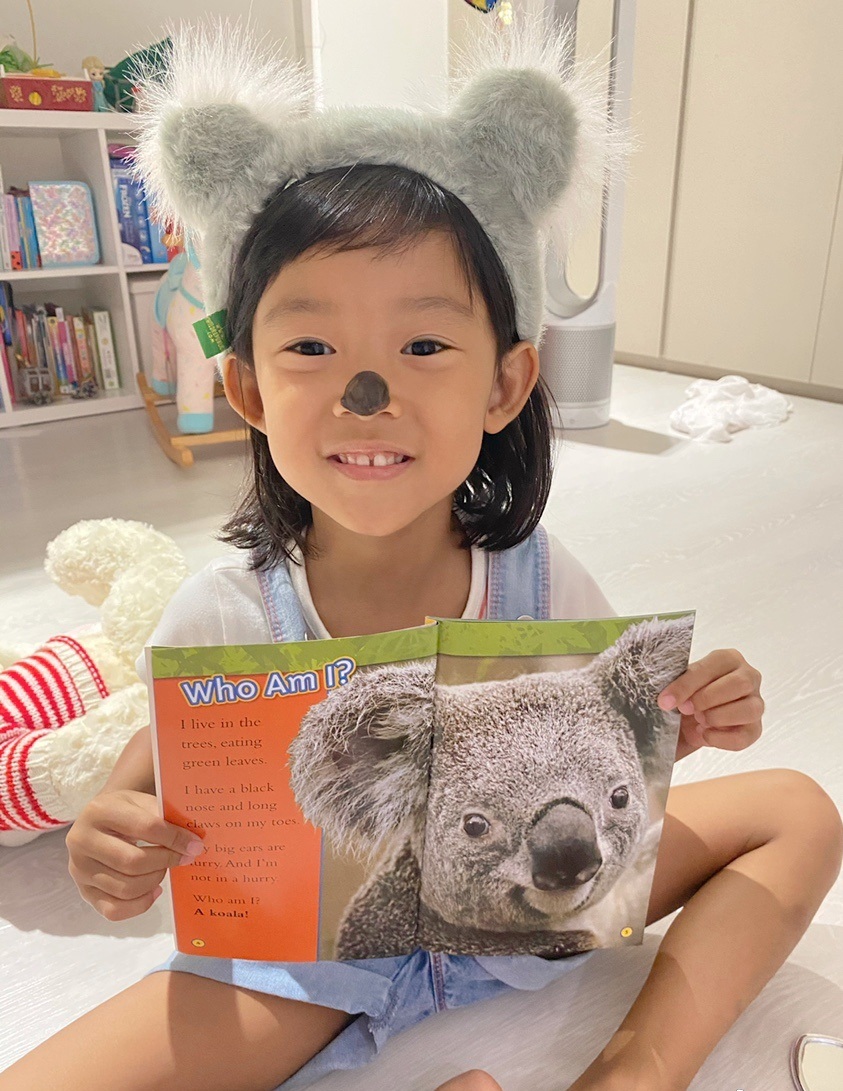 立威廉晒女儿萌照，Harper变呆萌小考拉，打扮变丑依然美得不得了