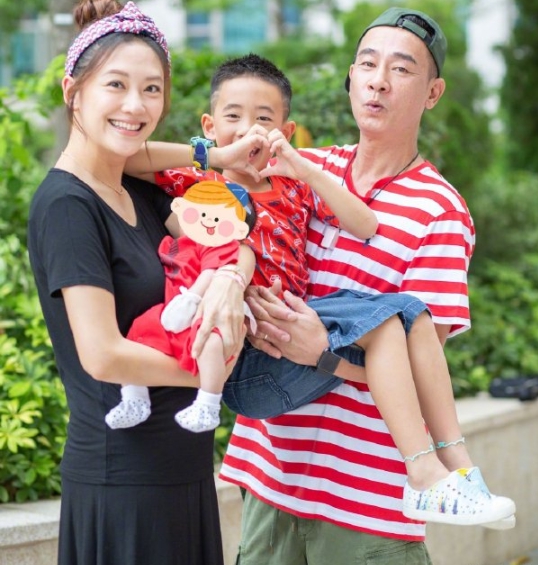 剛剖腹產二胎半年，應采兒再喊話生三胎，陳小春女兒夢依然不滅？