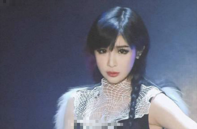 朴春大钟奖，外貌变化大引热议，粉丝：堪忧身