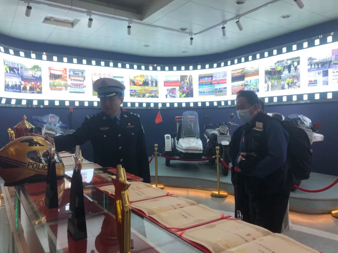 向党和人民报告——临沂交警铁骑大队举办警营开放日活动
