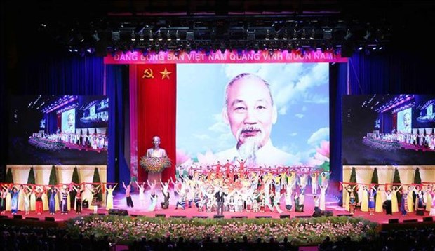 越南纪念胡志明的基调很鲜明：红色旗帜不会褪