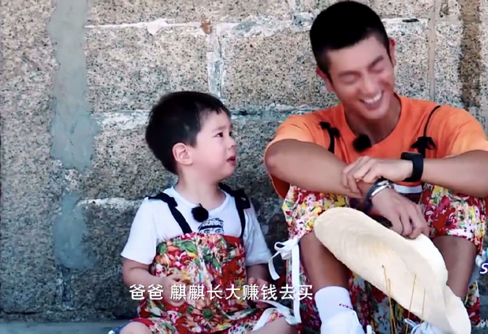 霍思燕曬7歲兒子近況，嗯哼挑戰高難水上項目，臉蛋英俊瘦成竹竿