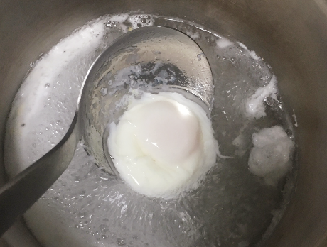 图片[4]-煮荷包蛋技巧 牢记1点鸡蛋圆滑鲜嫩不起沫-起舞食谱网