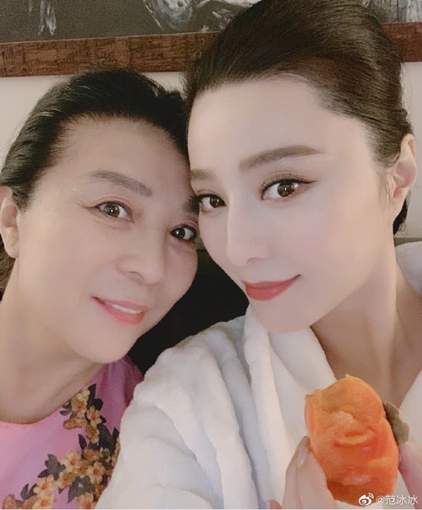 范冰冰宅家练习厨艺，透露范丞丞现状：负责赚