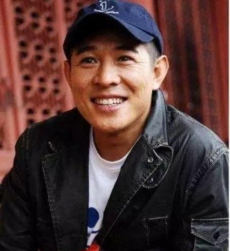 有种“尴尬”叫鲁豫问李连杰爷爷是谁，李连杰