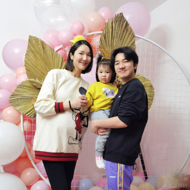 超賢惠！ 李亞男臨盆在即仍堅持練廚藝，王祖藍透露她隨時可能生產