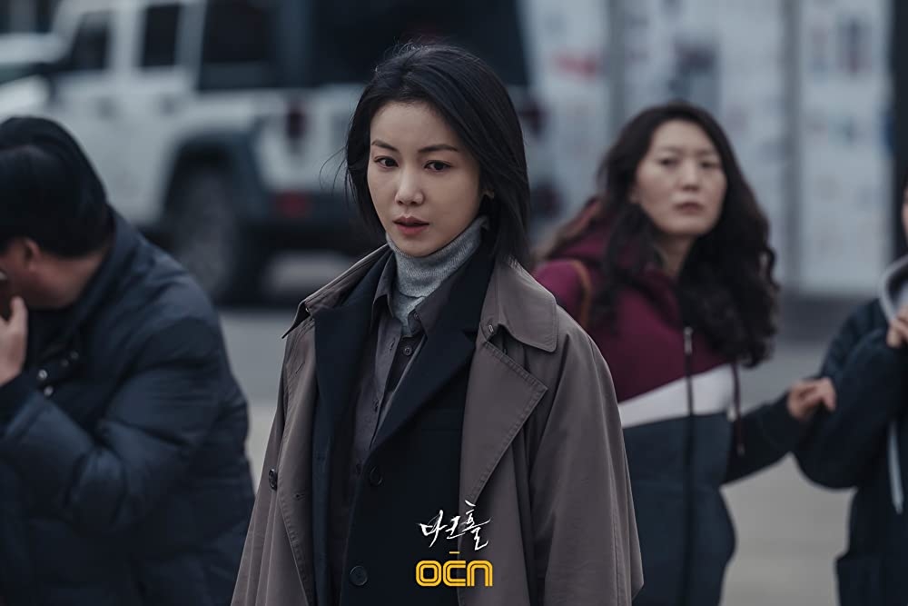 李浚赫,金玉彬主演ocn惊悚动作剧《黑洞》海报公开 51韩团 – 韩国