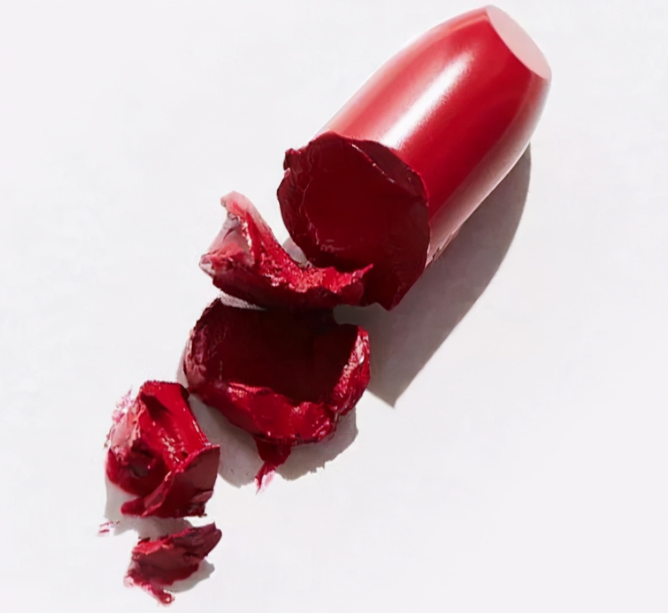 Are there dead bugs in the composition of the lipstick? The historical