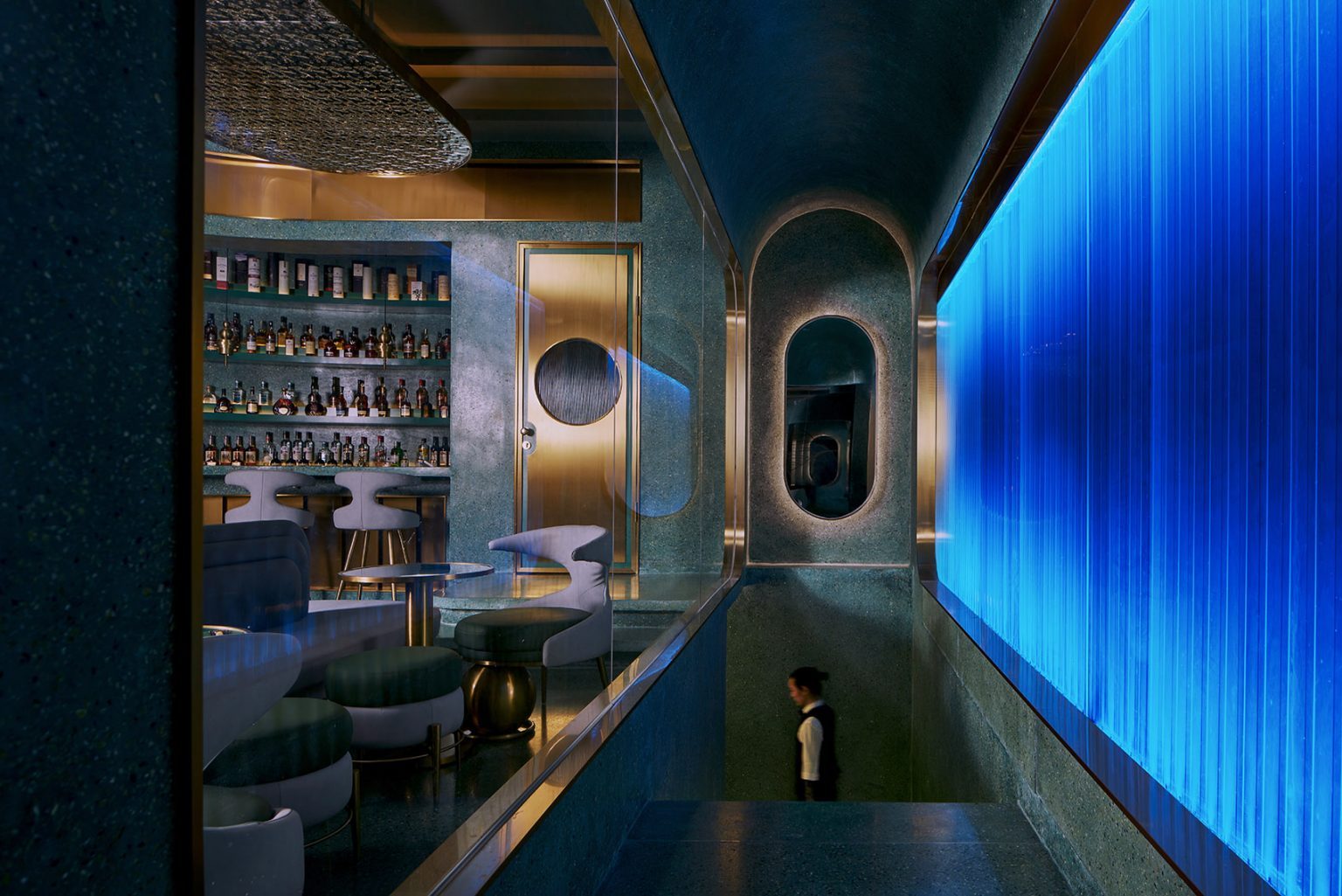 大富翁酒吧設計，現實與虛擬的呈現，演繹超視覺空間